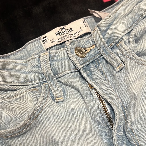 HOLLISTER LIGHT WASH FLARRED JEANS - Picture 3 of 5